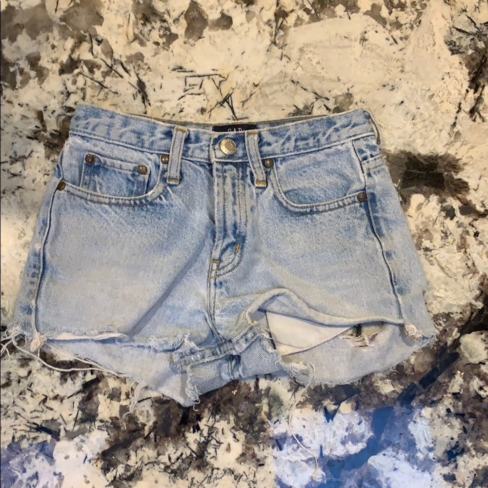 Distressed denim jean shorts!